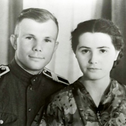 Юрий Гагарин с женой
