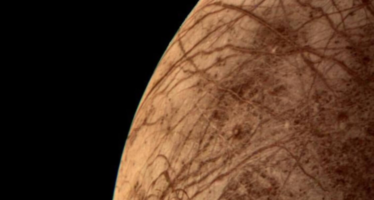 Есть ли жизнь на Европе — спутнике Юпитера. Поверхность Юпитера, снятая аппаратом «Вояджер-2». Фото.