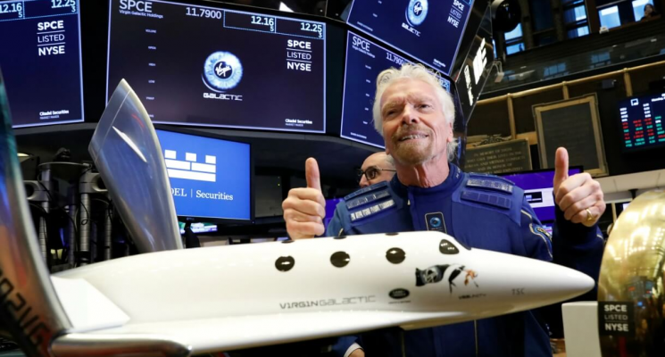 Что такое суборбитальный полет Virgin Galactic. Virgin Galactic стремится составить конкуренцию компаниям SpaceX и Blue Origin, которые тоже предоставляют услугу космического туризма. Фото.
