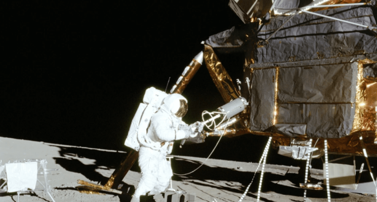 Важное открытие лунохода Чандраян-3. Ранее ученые обнаружили серу в грунте, добытом в рамках миссий НАСА «Аполлон». Фото.