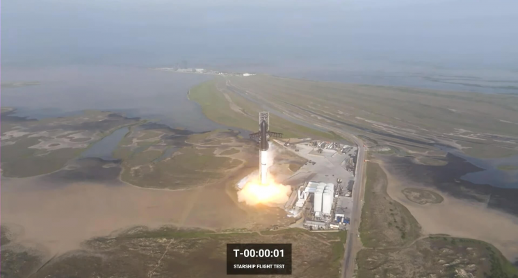 SpaceX запустила ракету Starship Super Heavy. Момент запуска Starship Super Heavy. Фото.