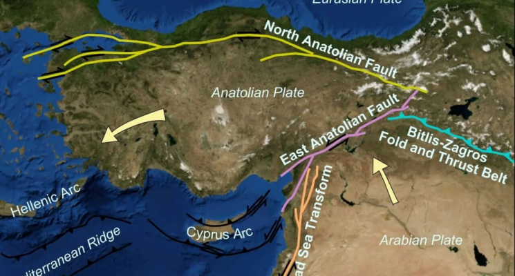 Землетрясение в Турции и Сирии. За первым землетрясением через несколько часов последовал афтершок магнитной 7,5 и более 200 афтершоков меньшей интенсивности. Фото.