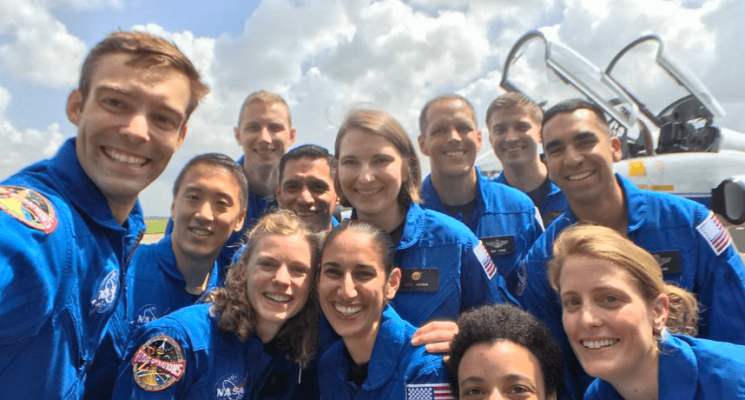 В чем женщины космонавты превосходят мужчин. Команда для полета на Марс, собранная НАСА в 2013 году. Фото.