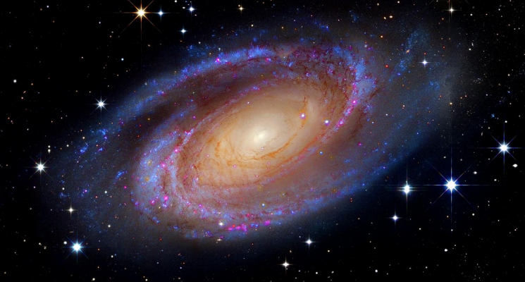 Наш космический дом. Млечный Путь вместе с Галактикой Андромеда, Галактикой Треугольника и более чем 40 карликовыми галактиками-спутниками образуют Местную Группу галактик. Фото.