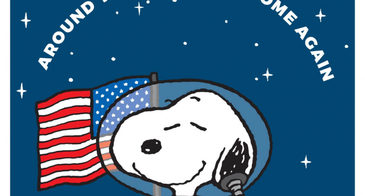 Игрушечная собака Снупи в космосе. Плакат со Снупи 2022 года настраивает на успех миссии «Артемида 1». Фото.